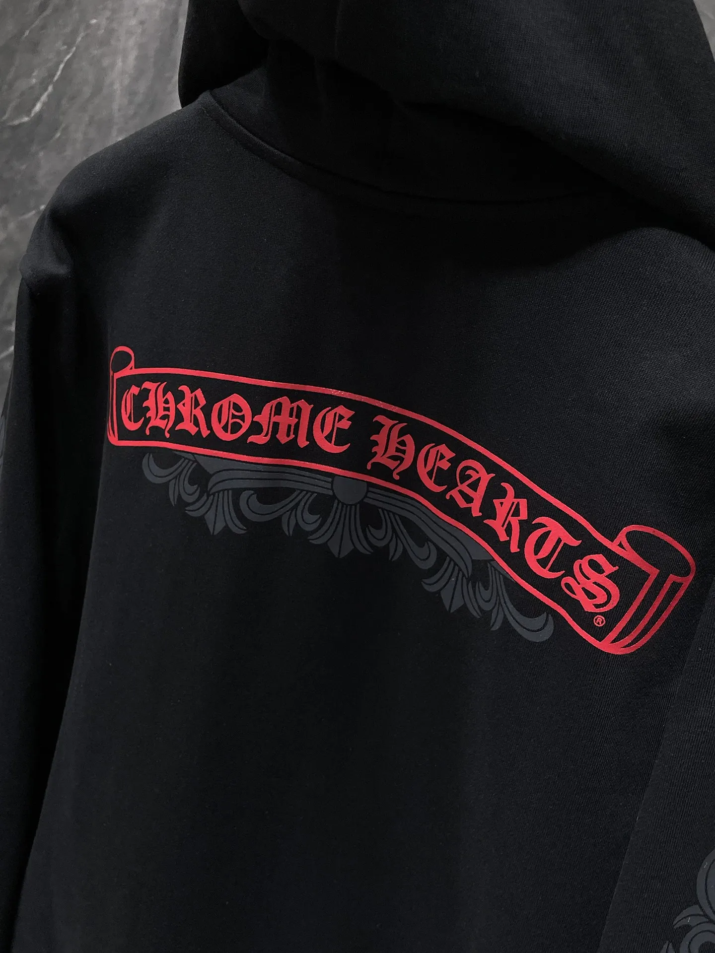 Q22—P230 -Chrome Hearts/Chrome Hearts printed zipper sweatshirt cardigan jacket -420 grams of high-density, high-quality wool, soft, delicate and skin-friendly, soft and silky to the touch, warm and skin-friendly -The hardware and zipper accessories are all customized and full of details -Colour: black -Size: S M L XL